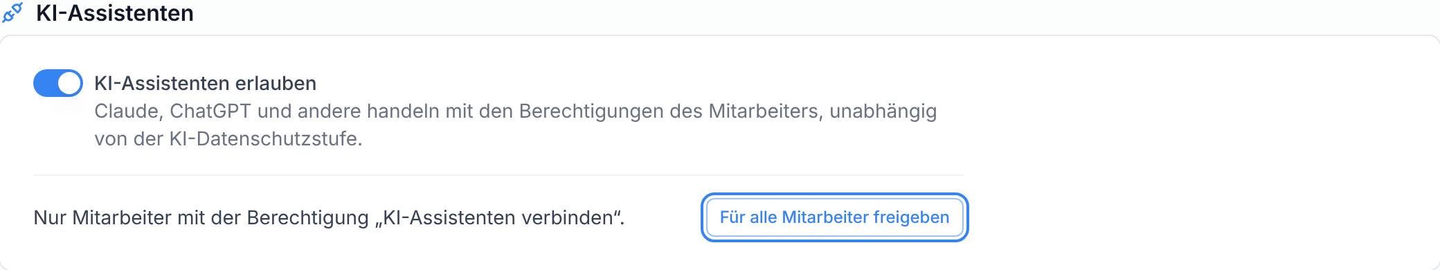 Die Karte KI-Assistenten mit dem eingeschalteten Schalter und der Schaltfläche Für alle Mitarbeiter freigeben