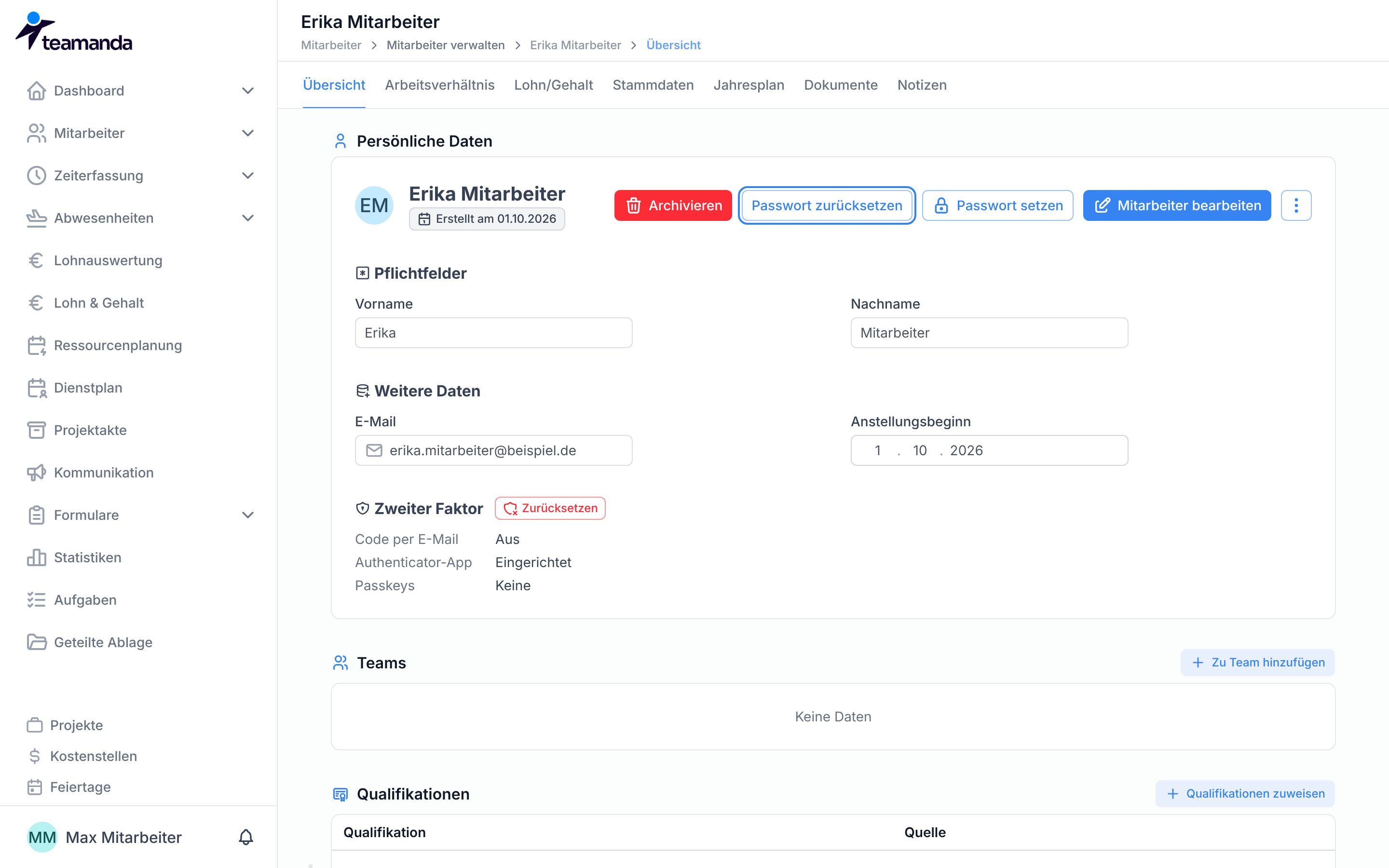 Das Profil eines Mitarbeiters mit den Schaltflächen Passwort zurücksetzen und Passwort setzen